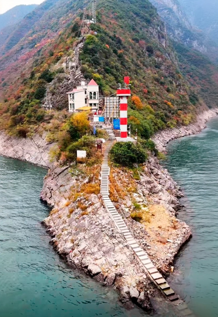 prui01_32279__--ar_5783_--stylize_150_--v_7_d7554b73-60e0-4f