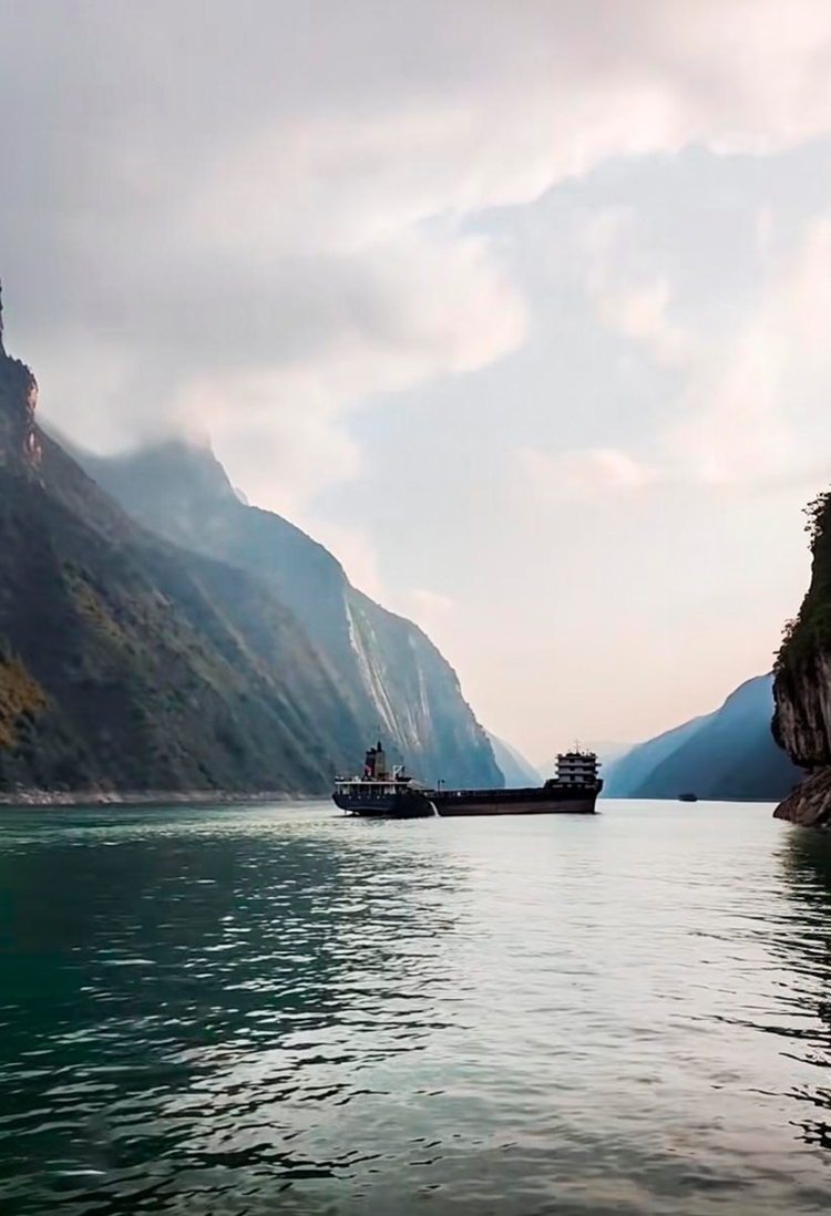 prui01_32279__--ar_2841_--stylize_150_--v_7_90e16df6-5f7f-49